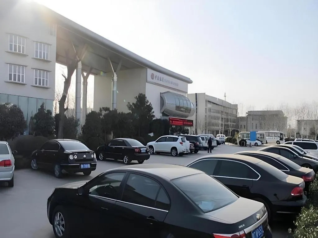 Zhengzhou Airport Hotel 3*,