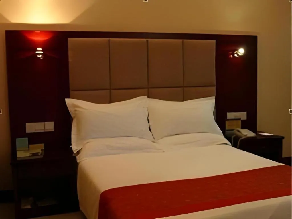 Zhengzhou Airport Hotel 3*,