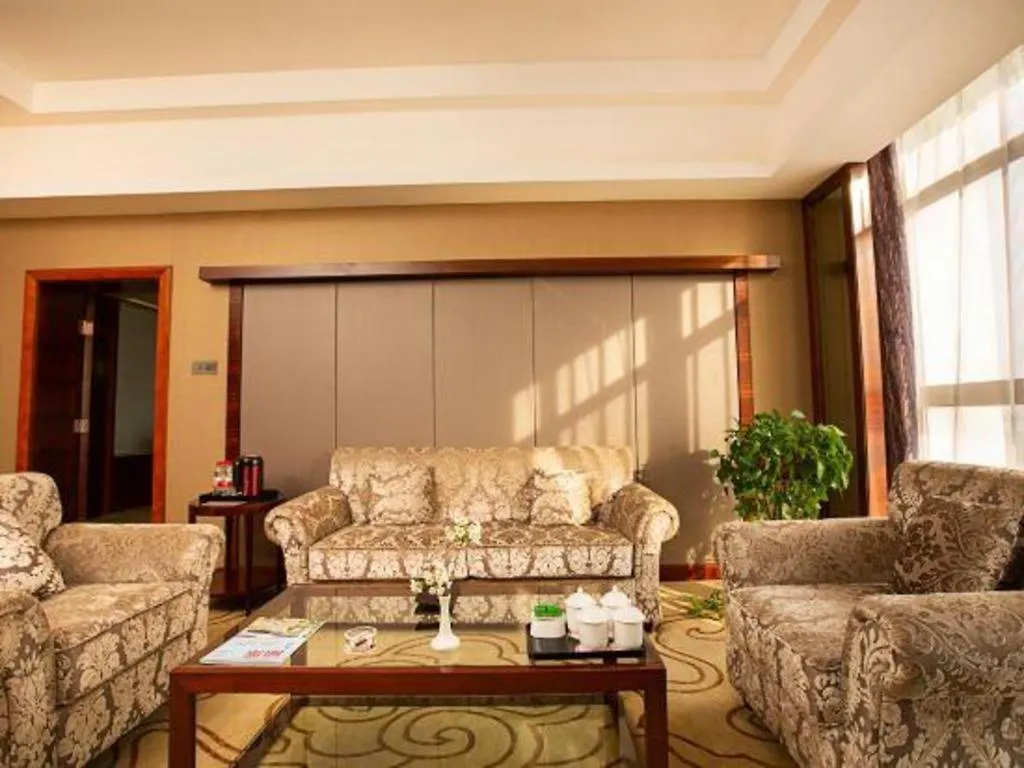 Zhengzhou Airport Hotel 3*,