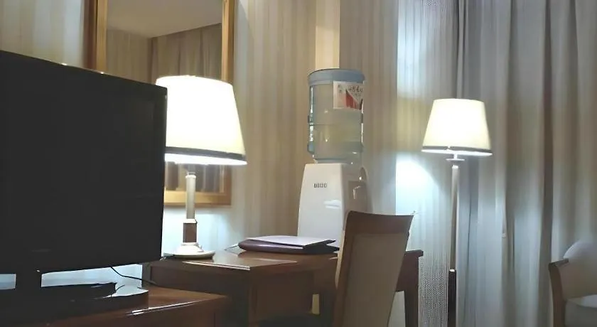 Zhengzhou Airport Hotel 3*,